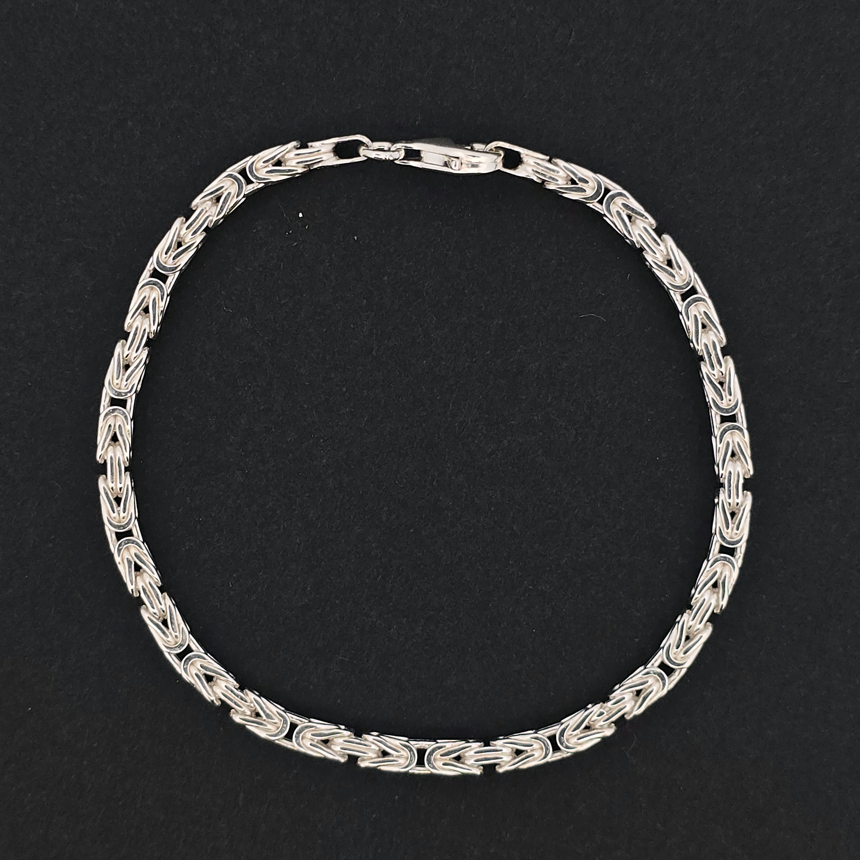 Een prachtige armband met koningsschakel ook als collier verkrijgbaar